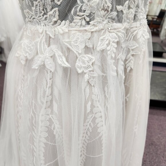 Private Label Shivani Size 8 Ivory/Stone Halter Neck Bridal Gown/Wedding Dress - Picture 5 of 9